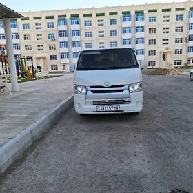 Toyota Hiace 2018