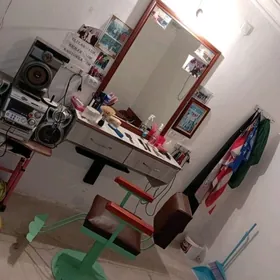 Dellek we salon enjamlary