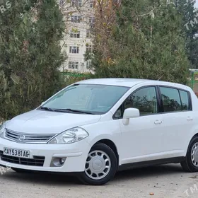 Nissan Tiida 2011