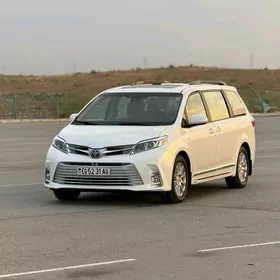 Toyota Sienna 2019