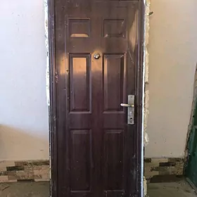 дверь 2.05×0,90