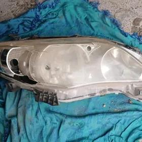 Фара Corolla 2011г