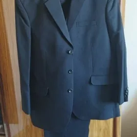 Костюм - двойка, чёрный цвет. Новый.