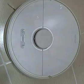 Робот полесос Roborock