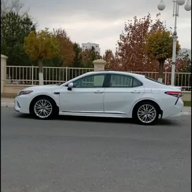 Toyota Camry 2018