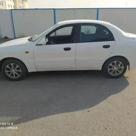 Daewoo Lanos 2001