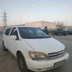 Toyota Sienna 1999