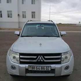 Mitsubishi Pajero 2010