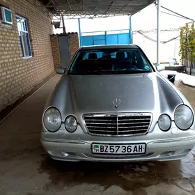 Mercedes-Benz E320 2001