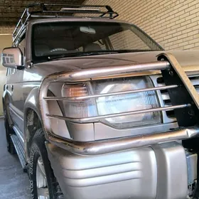 Mitsubishi Pajero 1992