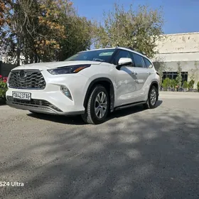Toyota Highlander 2021