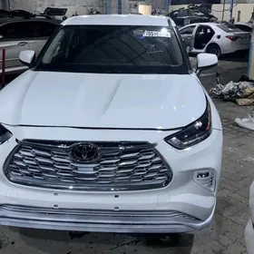 Toyota Highlander 2021