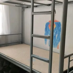 Двухъярусная кровать.