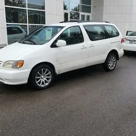 Toyota Sienna 2003