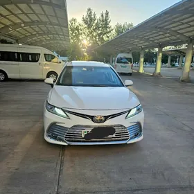 Toyota Camry 2021