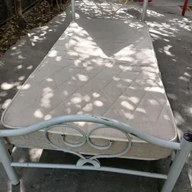 Кровать,б/у.  МАТРАС 180×200