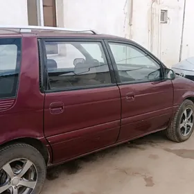 Mitsubishi Chariot 1992