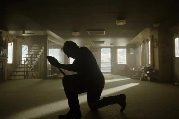 Tom Kruz «Diri galan» filminiň režissýorynyň täze taslamasyna gatnaşdy