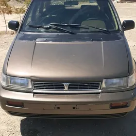 Mitsubishi Chariot 1992