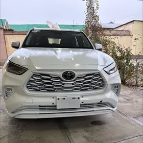 Toyota Highlander 2021