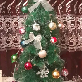 елка с игрушками