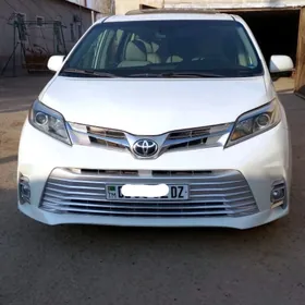 Toyota Sienna 2019