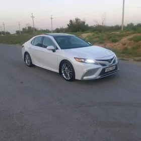 Toyota Camry 2021