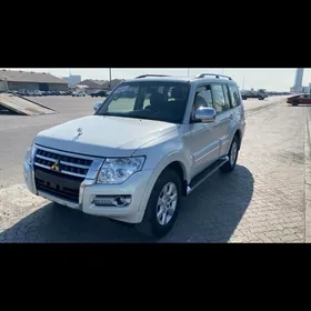 Mitsubishi Pajero 2022