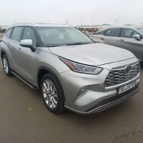 Toyota Highlander 2021