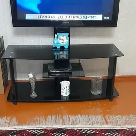 телевизор с подставкой.