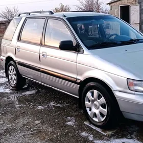 Mitsubishi Chariot 1992