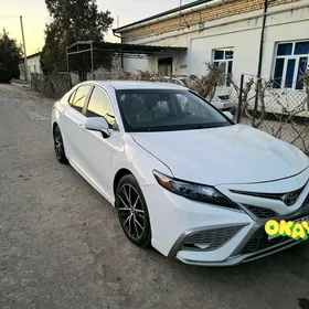 Toyota Camry 2021