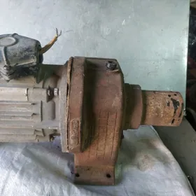 Редуктор с движком Шкиф