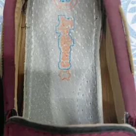 обувь на мальчика разная