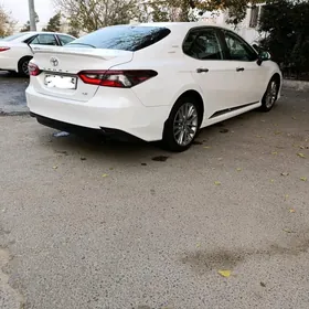 Toyota Camry 2021