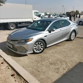 Toyota Camry 2021