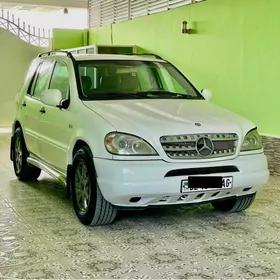 Mercedes-Benz ML400 2001