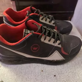 Кроссовки 44