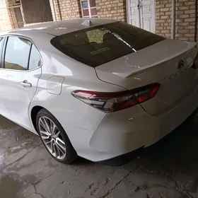 Toyota Camry 2021