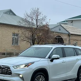 Toyota Highlander 2023