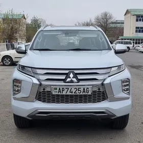 Mitsubishi Pajero 2020