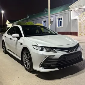 Toyota Camry 2021
