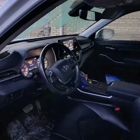 Toyota Highlander 2021