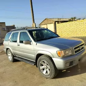 Nissan Pathfinder 2000