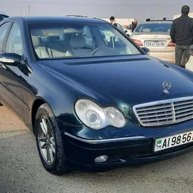 Mercedes-Benz C320 2003
