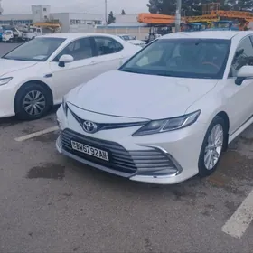 Toyota Camry 2021