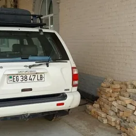 Nissan Pathfinder 1999