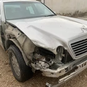 Mercedes-Benz E320 2000