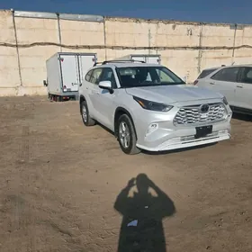 Toyota Highlander 2025