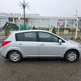 Nissan Versa 2011